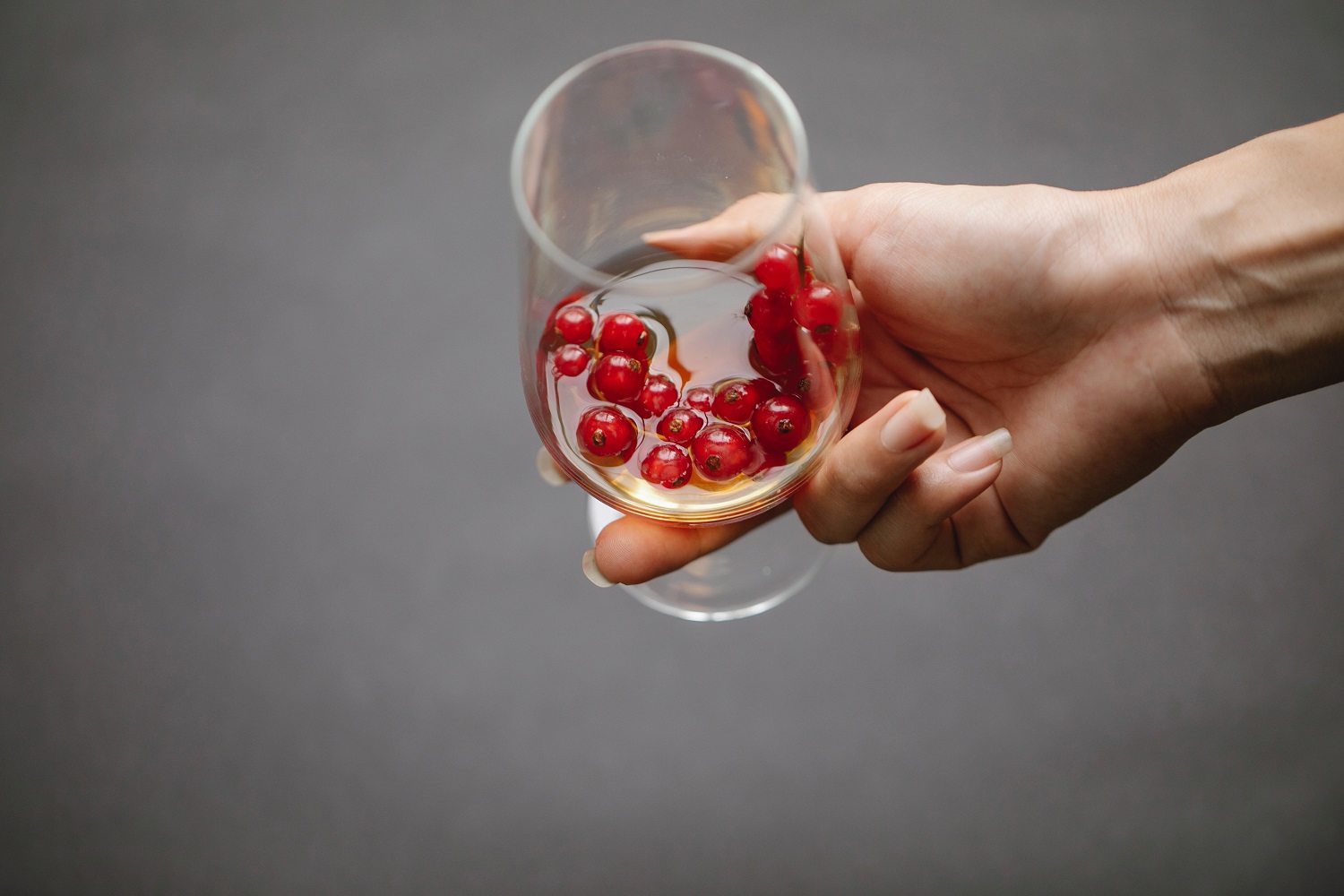 Auga akcizų tarifai alkoholiui ir tabakui: kiek tai kainuos vartotojams Auga akcizų tarifai alkoholiui ir tabakui: kiek tai kainuos vartotojams