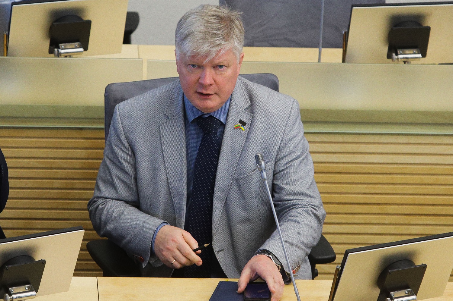 Žemdirbių rezoliuciją gavęs K. Navickas: reikia užtikrinti, kad įsigyjamos dirbamos žemės ribojimai veiktų ir nebebūtų apeinami Žemdirbių rezoliuciją gavęs K. Navickas: reikia užtikrinti, kad įsigyjamos dirbamos žemės ribojimai veiktų ir nebebūtų apeinami