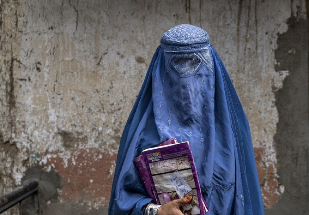 Afganistano moterims uždrausta siekti aukštojo mokslo