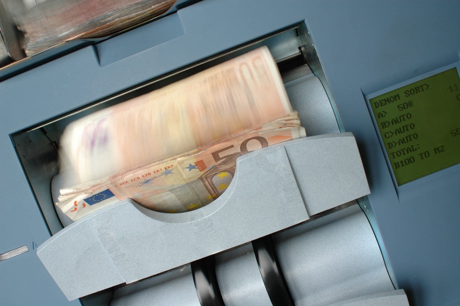 E. Gentvilas: jeigu bankas gauna viršpelnių, jis gali didinti palūkanas už indėlius ir mažinti jas už paskolas E. Gentvilas: jeigu bankas gauna viršpelnių, jis gali didinti palūkanas už indėlius ir mažinti jas už paskolas