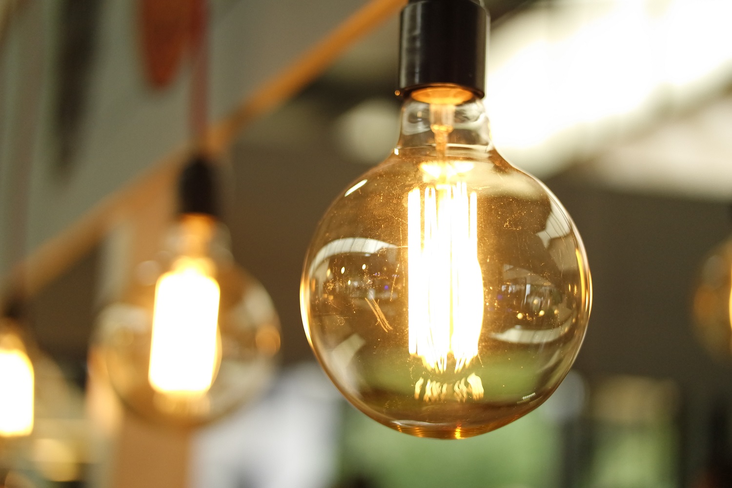 5 praktiniai patarimai norintiems sutaupyti – įsitikinkite, ar jūsų namuose neeikvojama elektros energija