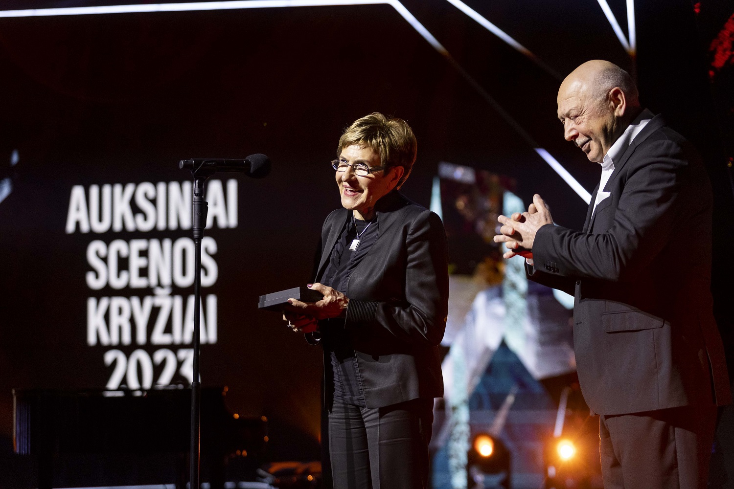 „Auksiniais scenos kryžiais“ pagerbti geriausi 2022 metų scenos menininkai