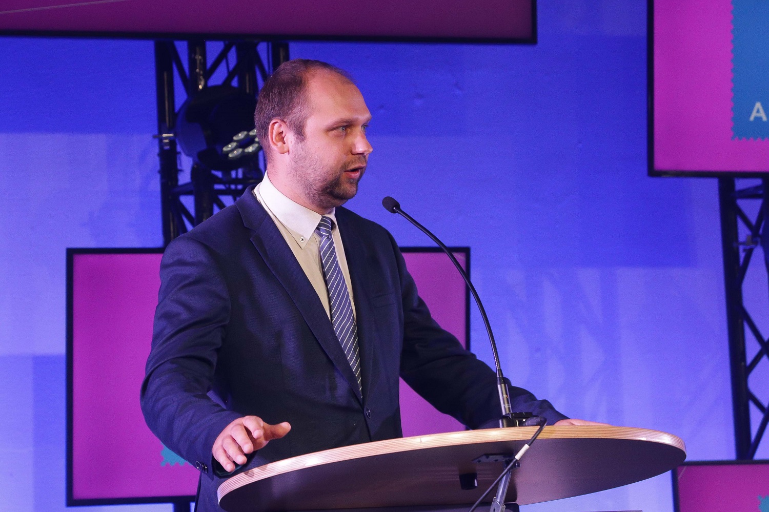 Su galimo nepotizmo skandalu sietas V. Jurgutis nusprendė trauktis iš Laisvės partijos Su galimo nepotizmo skandalu sietas V. Jurgutis nusprendė trauktis iš Laisvės partijos