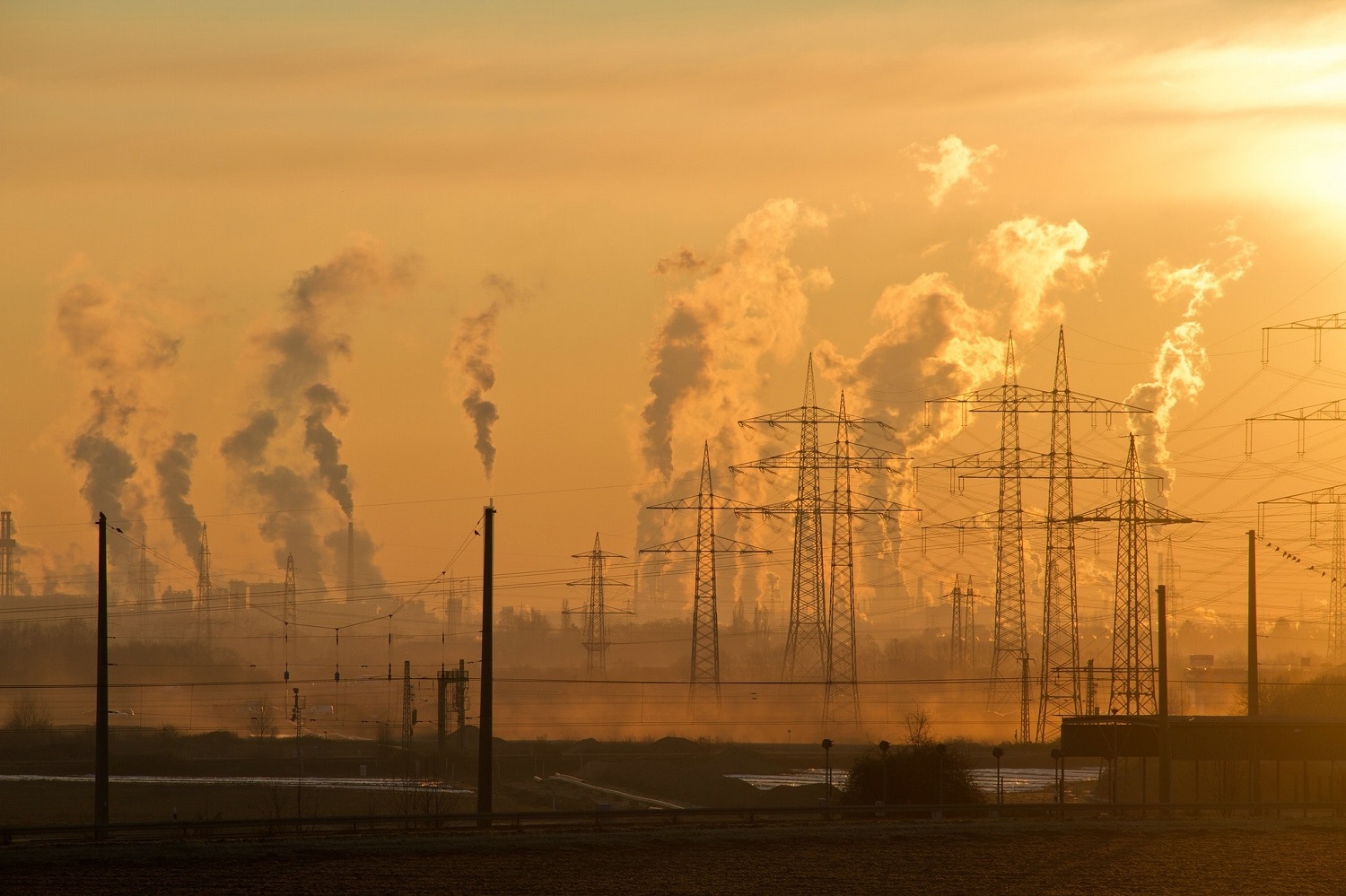Šiltnamio efektą sukeliančių dujų išmetimas 2022 m. didėjo nerimą keliančiu tempu