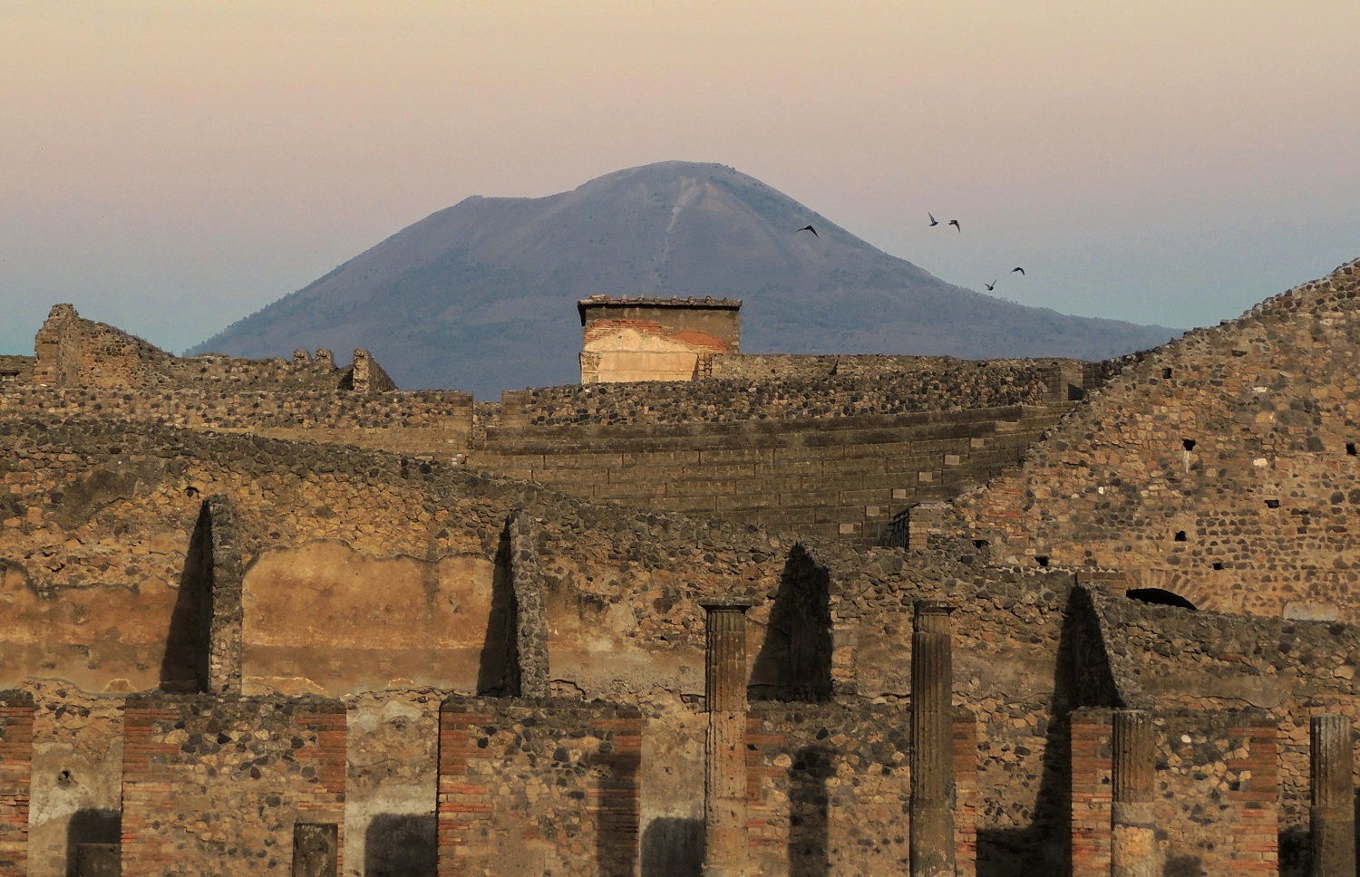 Vezuvijaus sunaikintoje Pompėjoje rasti trijų žmonių skeletai