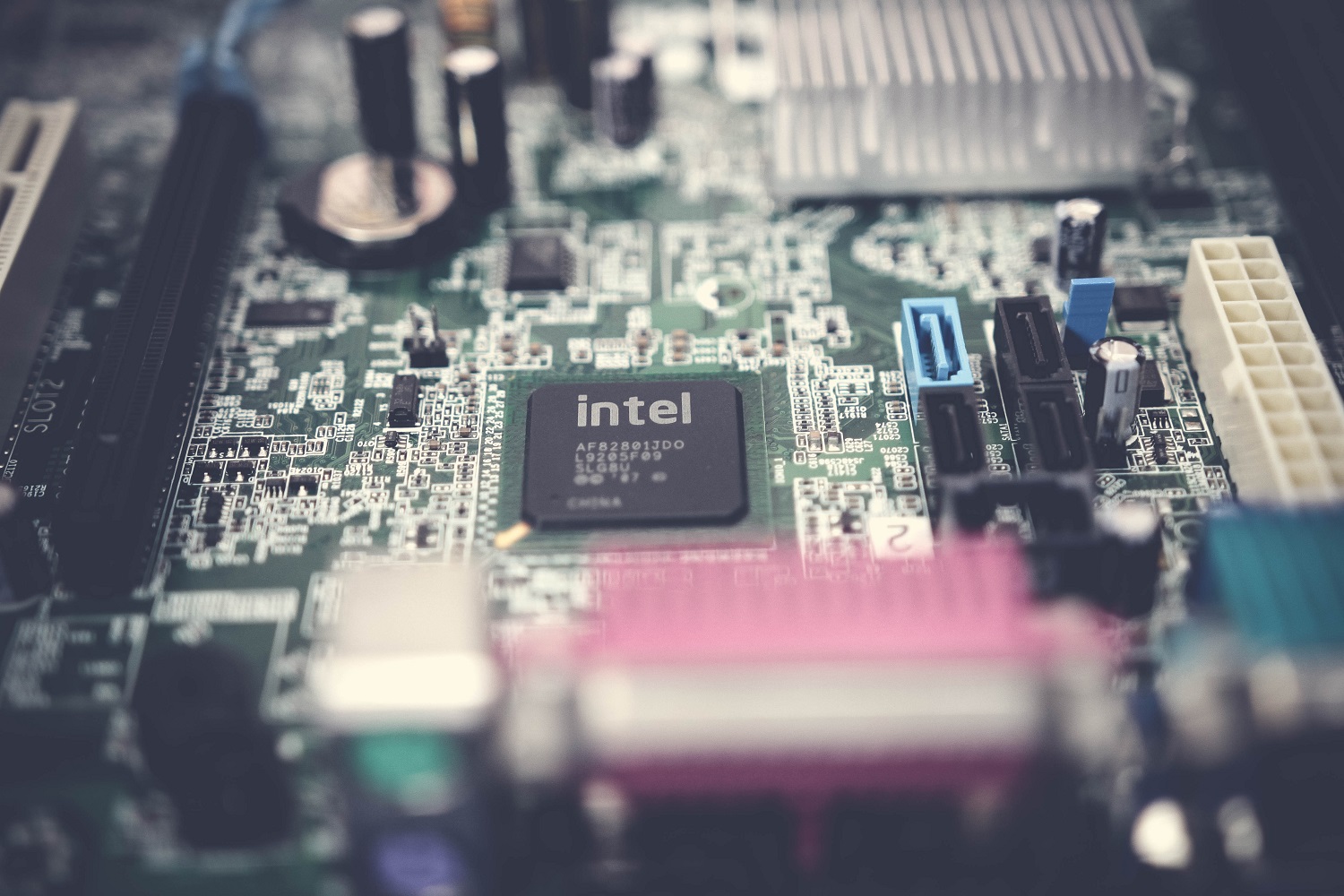 „Intel“ investuos iki 4,6 mlrd. dolerių į naują lustų gamyklą Lenkijoje