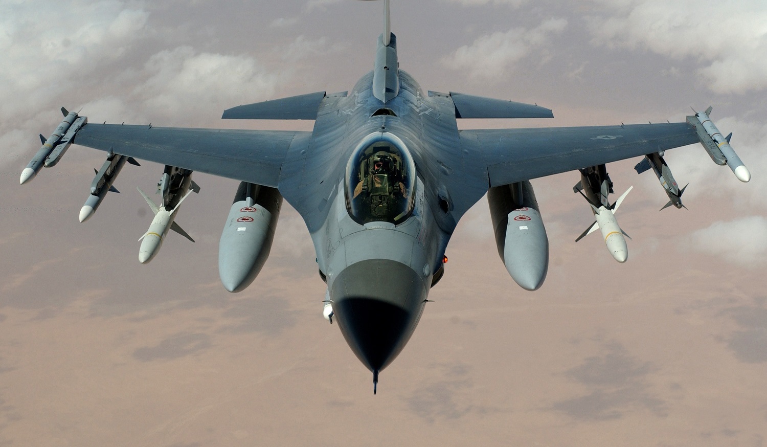 Baltieji rūmai: Ukraina gali gauti naikintuvų F-16 iki šių metų pabaigos