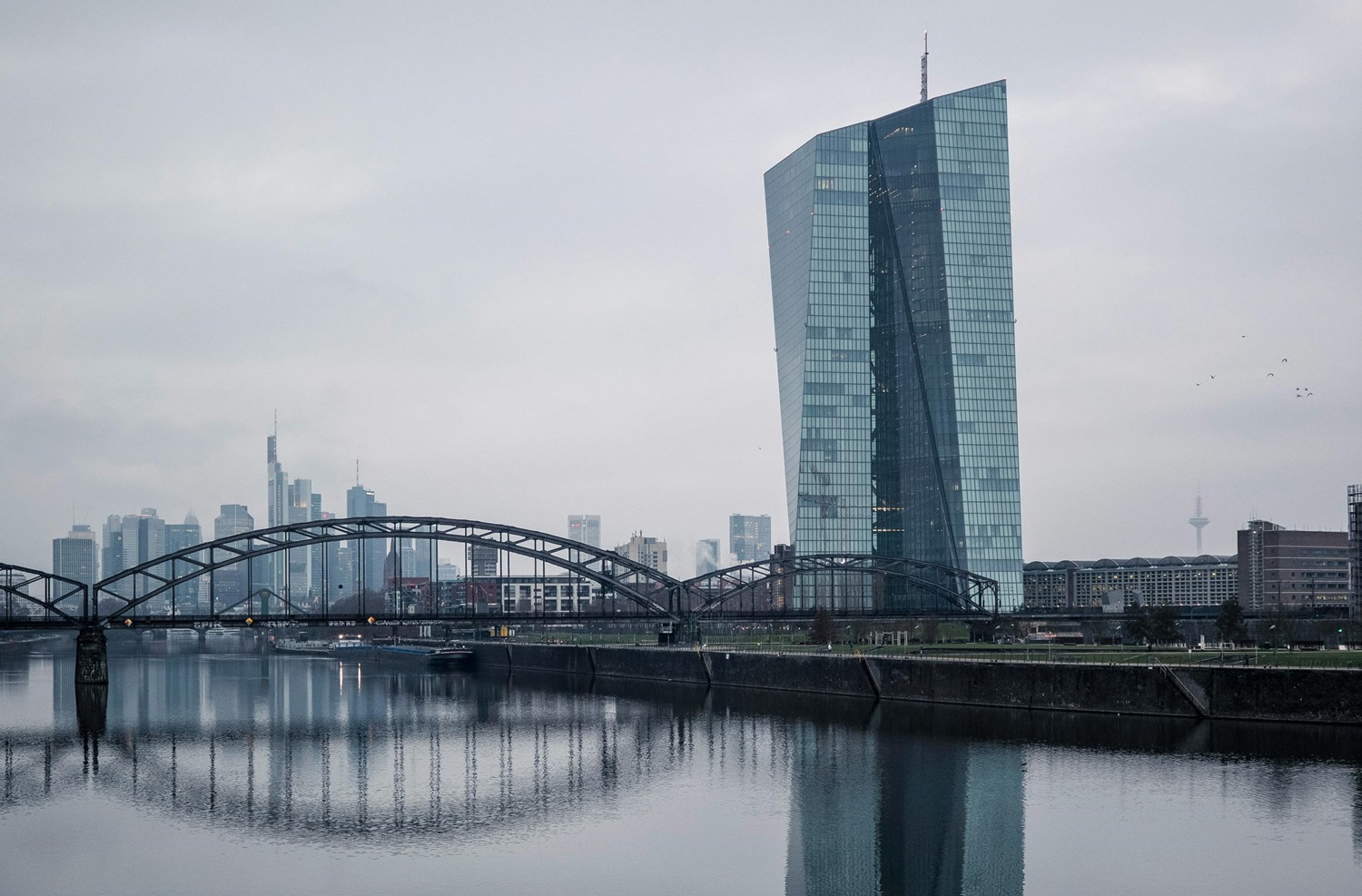 ECB vadovė: per anksti kalbėti apie palūkanų mažinimą