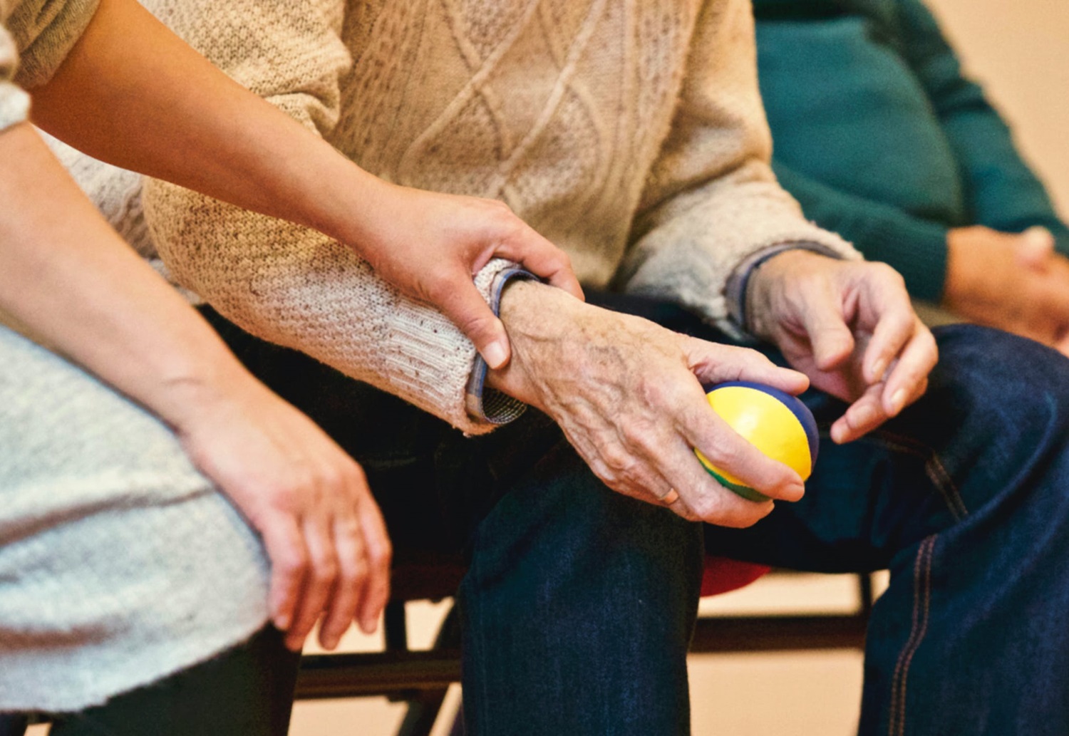 Nepagydoma liga, kurią gali paskatinti ir vienatvė: ar įmanoma užkirsti kelią Alzheimerio ligos progresavimui?