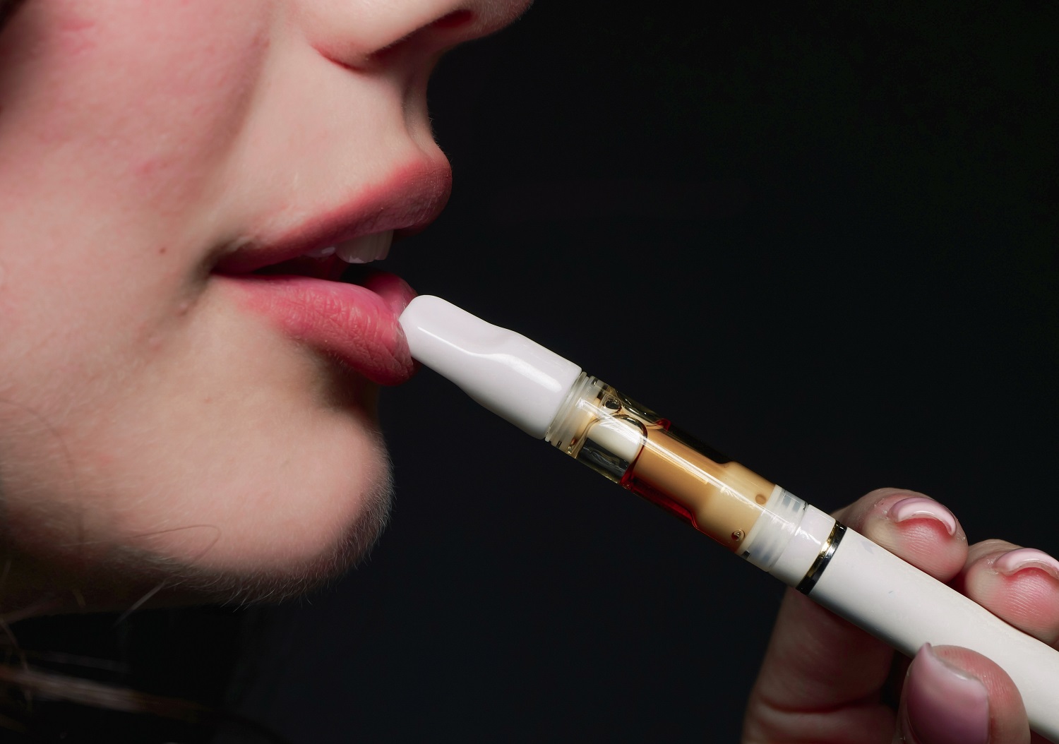 Parlamentarai siekia griežtinti baudas už neteisėtą prekybą elektroninėmis cigaretėmis