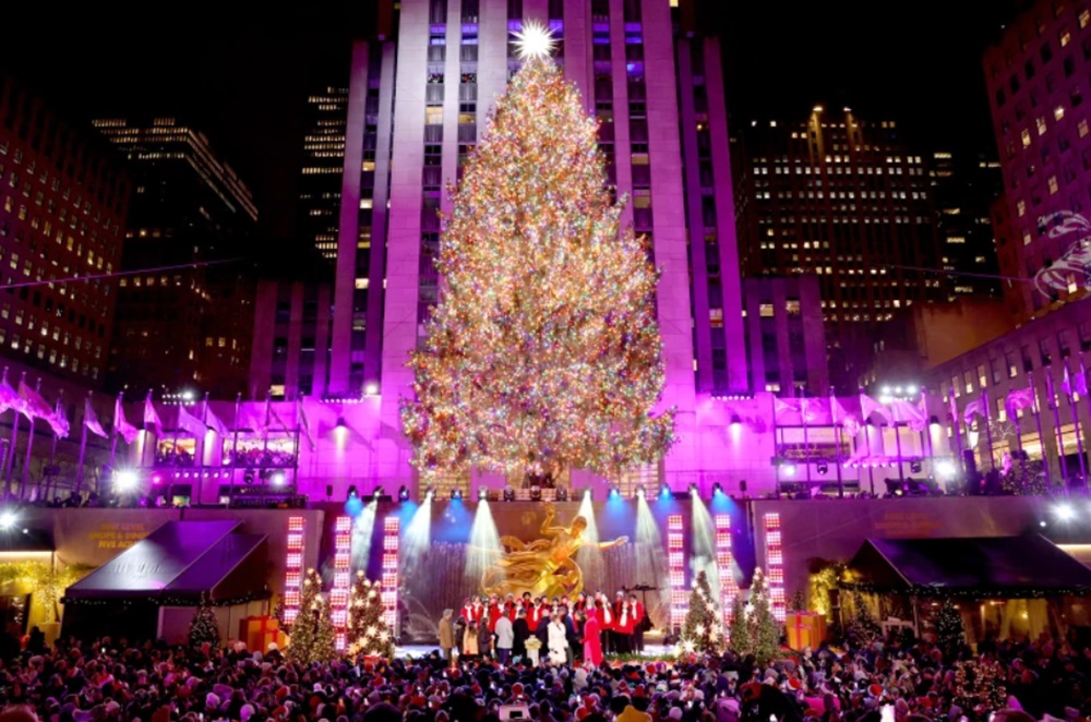 Rockefellerio centre Niujorke sužibo garsioji Kalėdų eglė