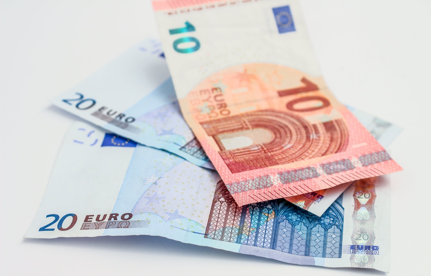 Uždirbantiems minimalią algą – papildomi 75 eurai „į rankas“
