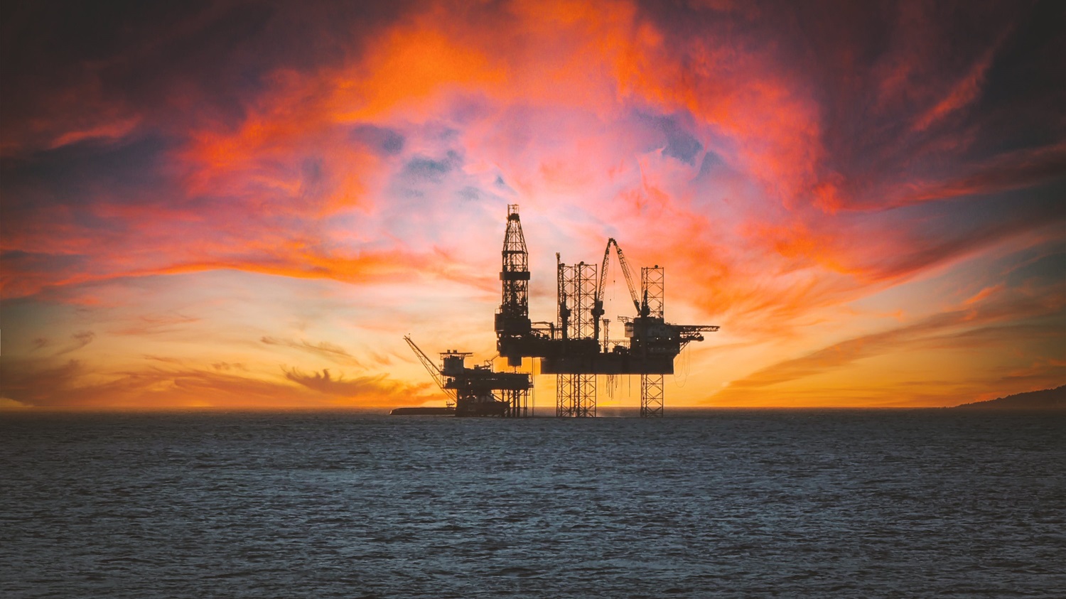 Didžiausia Indijos naftos perdirbimo įmonė dėl sankcijų atsisako naftos iš Rusijos