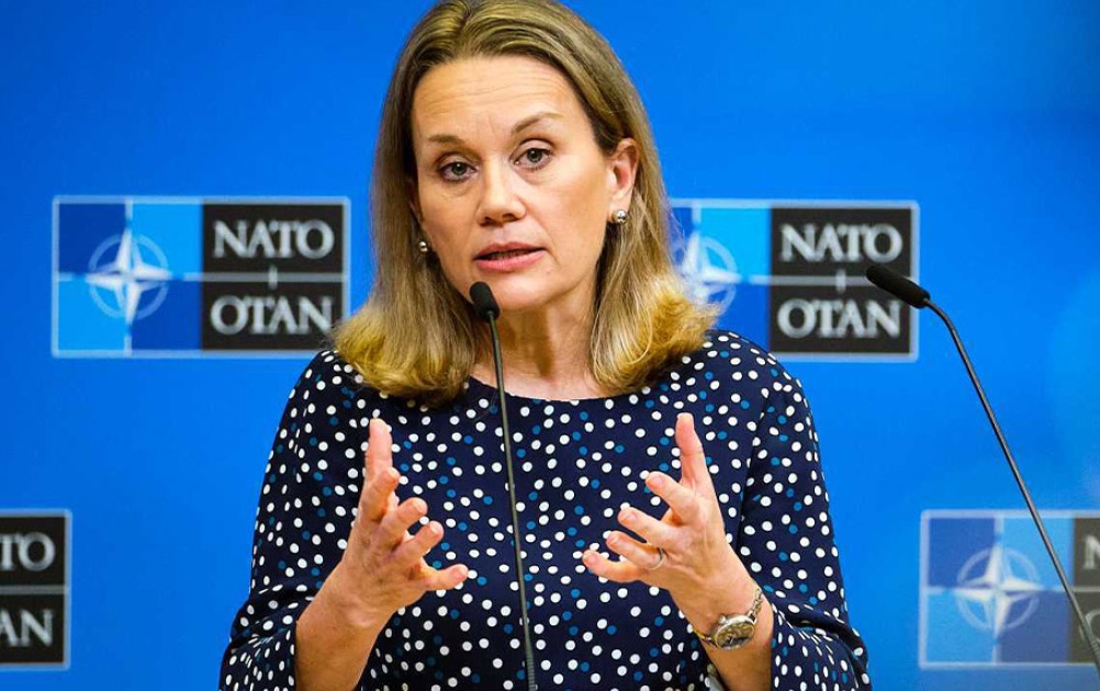 JAV ambasadorė NATO: nematome, kad Rusijos ataka prieš Baltijos šalis būtų neišvengiama