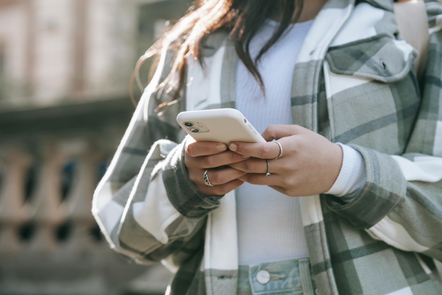 Paštu apsimetantys sukčiai masiškai atakuoja mobiliojo ryšio vartotojus