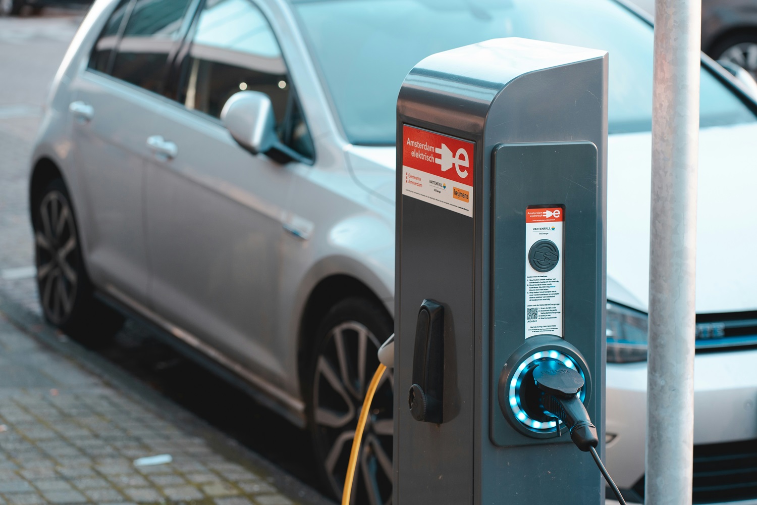 Ekspertė: nors šalies infrastruktūra augančiam elektromobilių skaičiui dar neišvystyta, situacija turėtų keistis Ekspertė: nors šalies infrastruktūra augančiam elektromobilių skaičiui dar neišvystyta, situacija turėtų keistis
