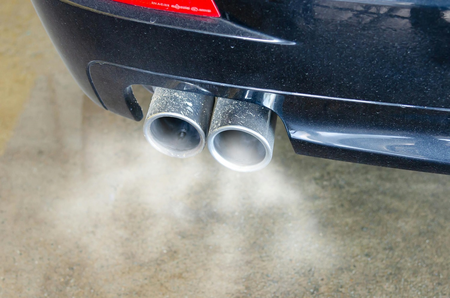 Už taršius automobilius vairuotojai kol kas baudžiami nebus Už taršius automobilius vairuotojai kol kas baudžiami nebus