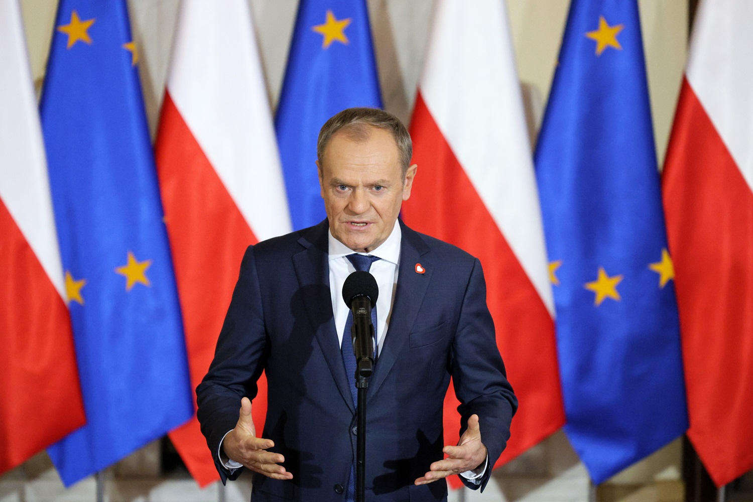 D. Tuskas: apsaugosime Lenkiją nuo ES migrantų perkėlimo