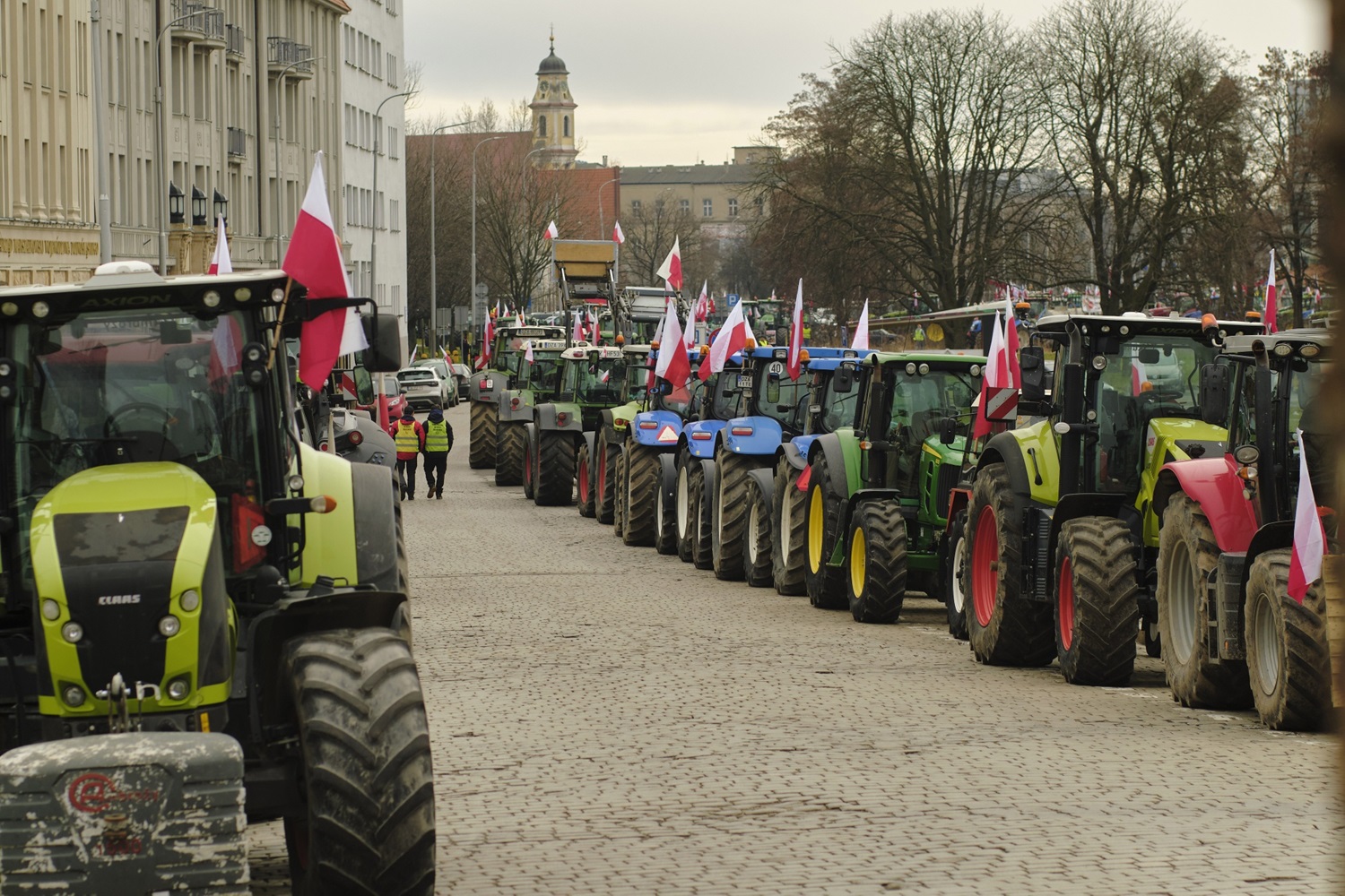 Lenkijos ūkininkai nutraukia visų sienos su Ukraina perėjimo punktų blokadas