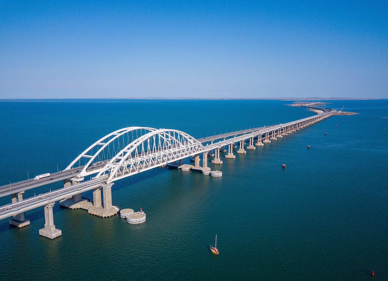 Agresorė Rusija neberizikuoja panaudoti Krymo tilto kariuomenei Ukrainoje aprūpinti