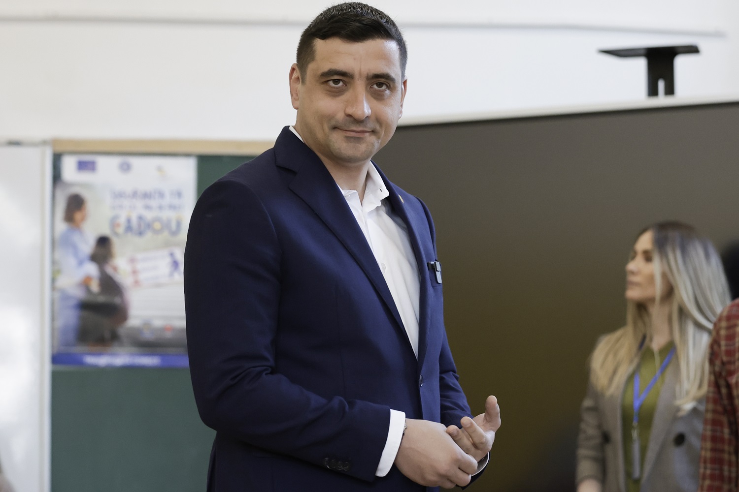 Rumunijos kraštutinių dešiniųjų pažiūrų kandidatas G. Simionas laimėjo pirmąjį prezidento rinkimų turą