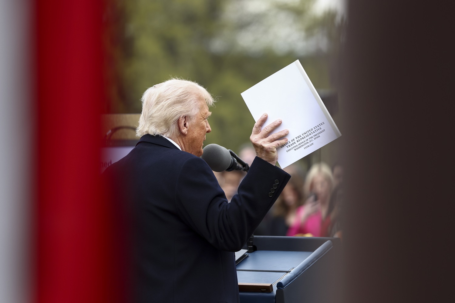 Apklausa: D. Trumpas smarkiai pakenkė JAV įvaizdžiui pasaulyje