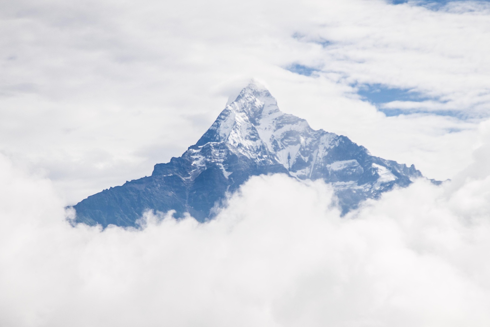 Rekordas: Nepalo šerpas 31-ą kartą įkopė į Everestą