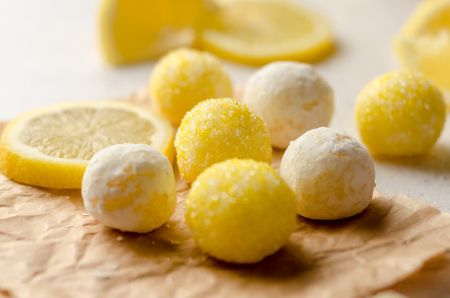Citrininiai triufeliai – greitai pagaminamas desertas vos iš kelių ingredientų (video)