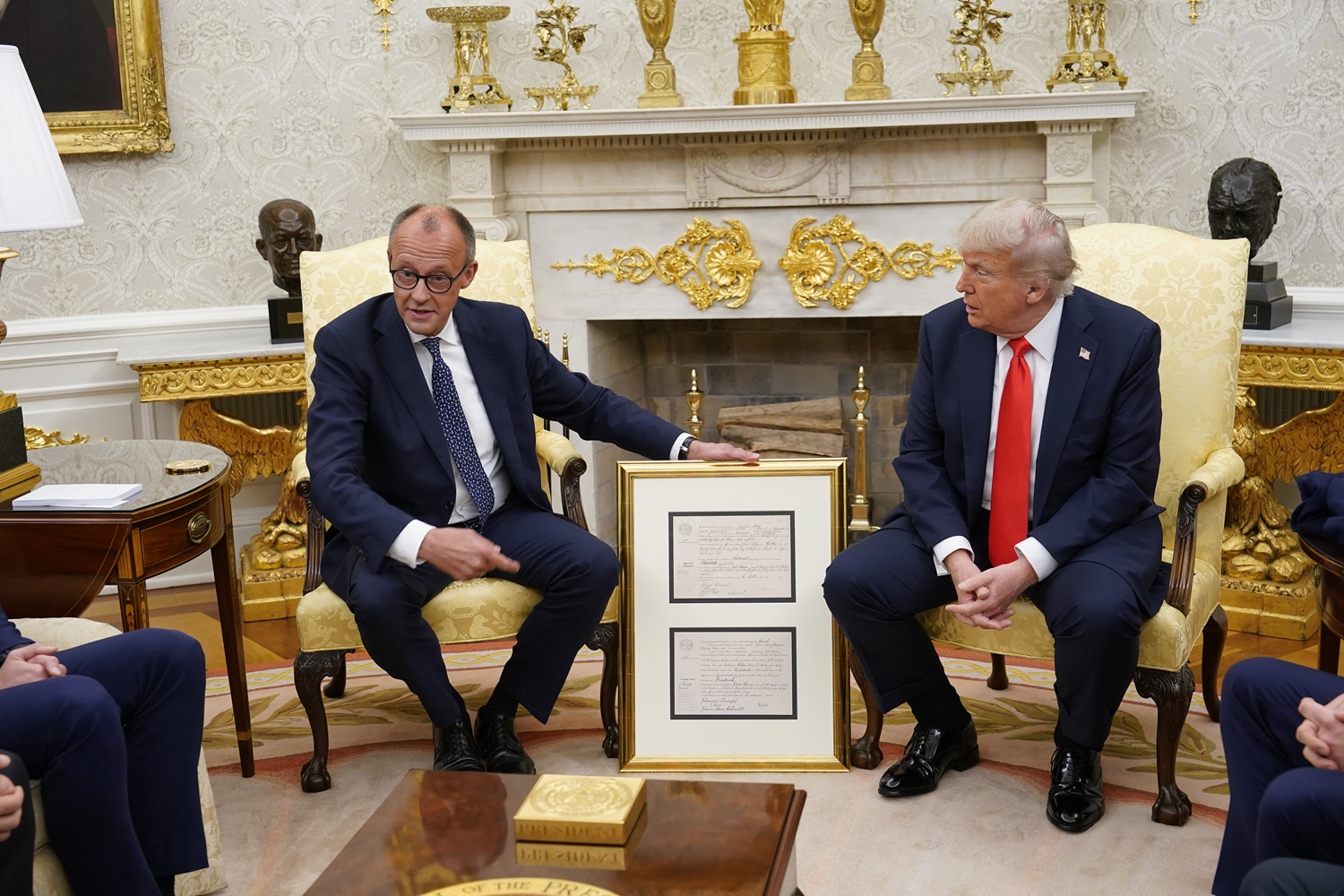 Per susitikimą su F. Merzu D. Trumpas vėl atsisakė dėl karo kaltinti Rusiją