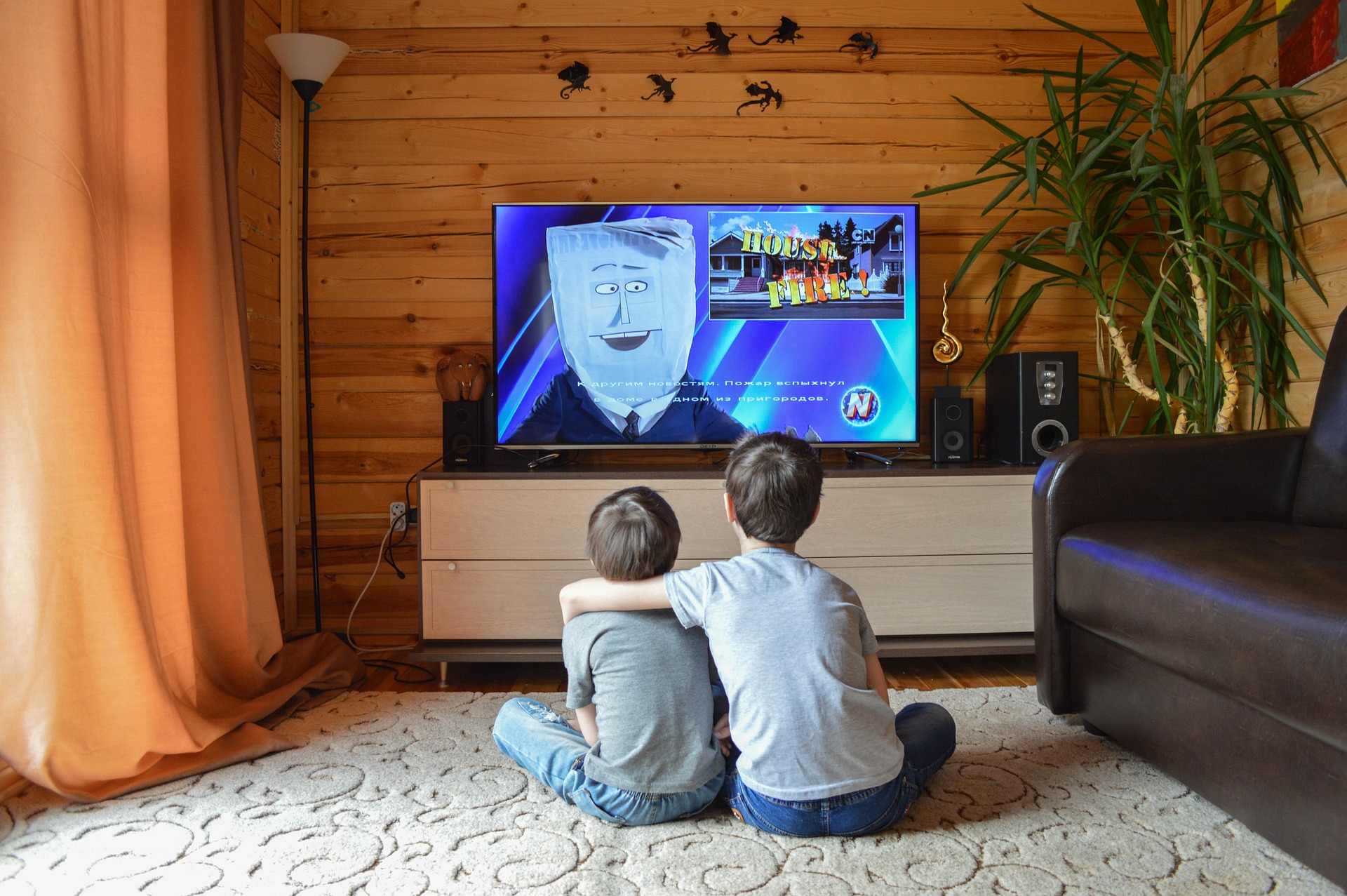 Vaikai vasarą leidžia ne kieme, o prie kompiuterio: ekrano laikas išaugo 40 proc.