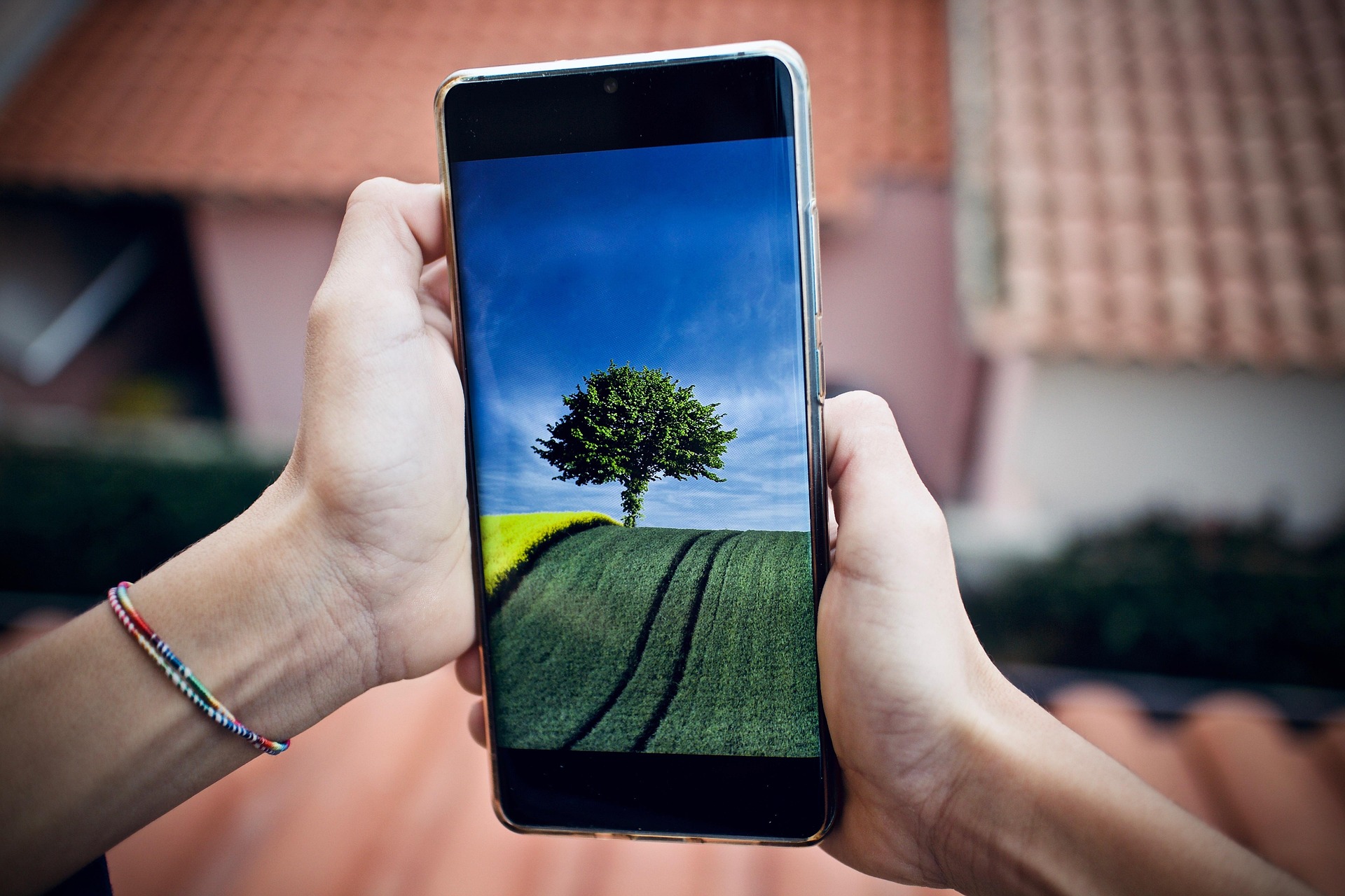 Ploniausias, tvariausias, žygiams ar augintiniui – įdomiausi 2025 m. telefonai, kuriuos įmanoma įsigyti