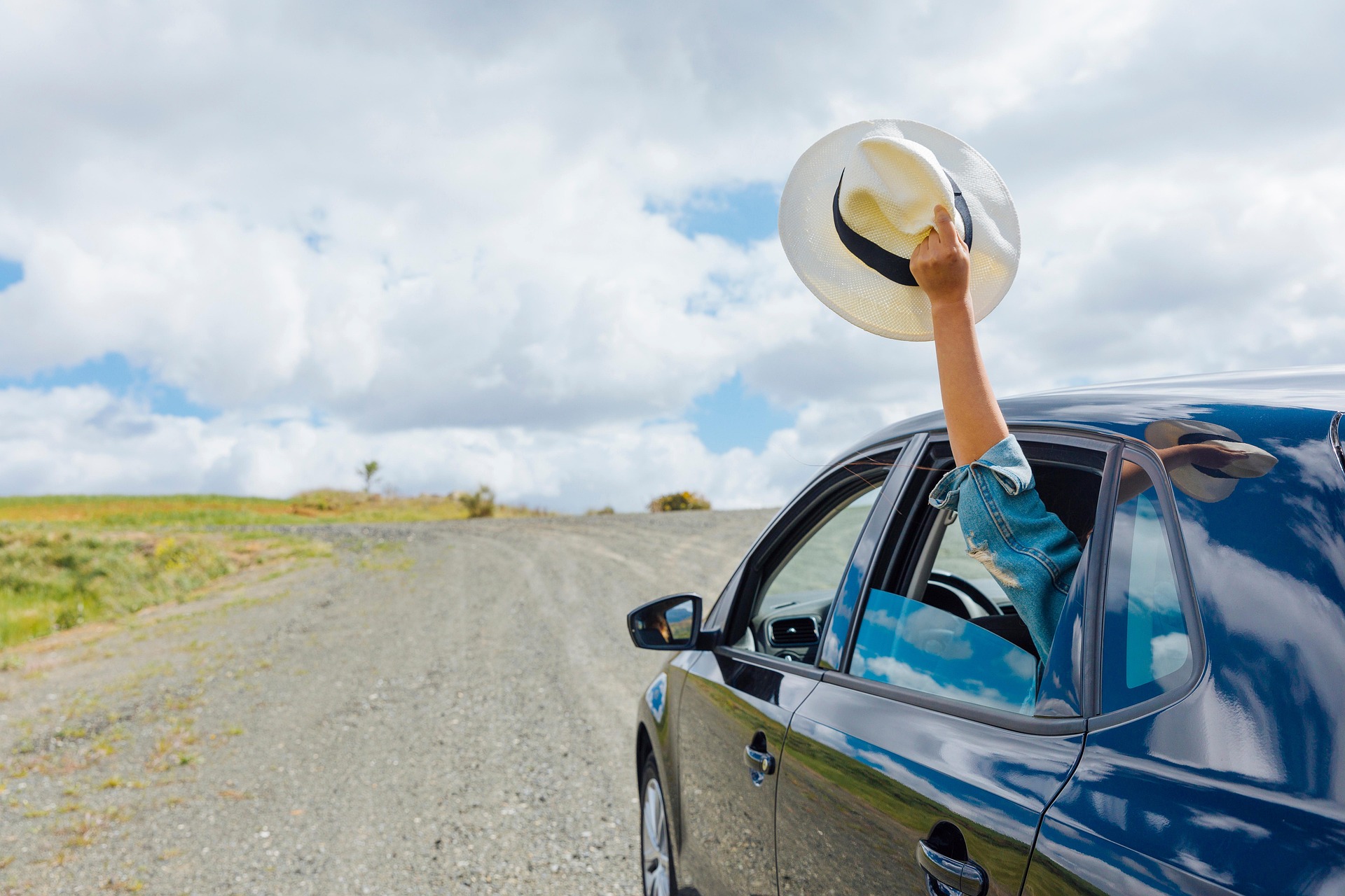 Iškeliaujate automobiliu į užsienį: ką būtina žinoti, kad atostogos neapkarstų