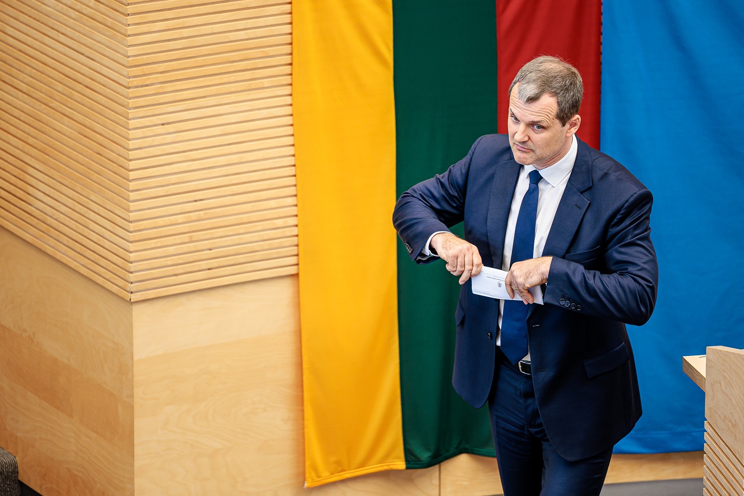 Prezidentas premjerui davė dvi savaites: arba pasiaiškina, arba pasitraukia