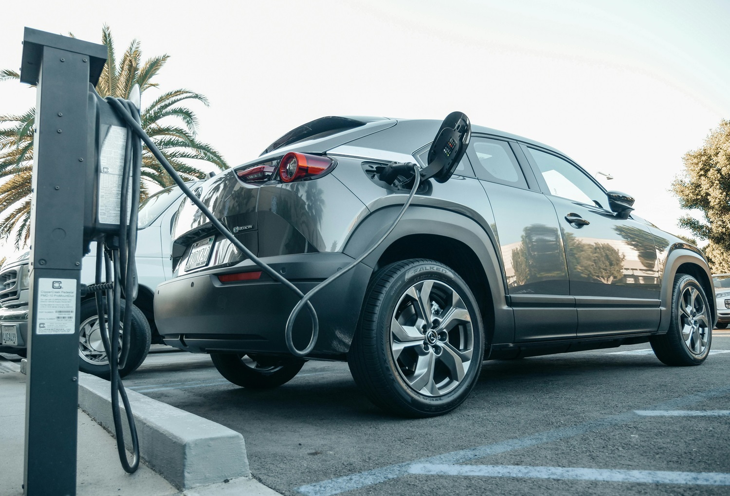 Renkatės naudotą elektromobilį: į ką reikia atkreipti dėmesį?