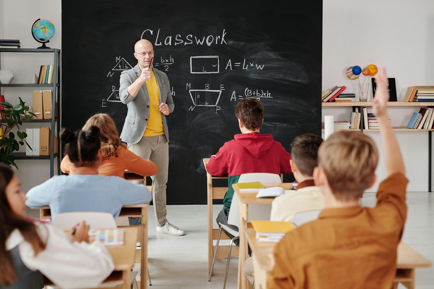 Kokią vertę valstybei sukuria mokytojas? Gali siekti milijonus eurų