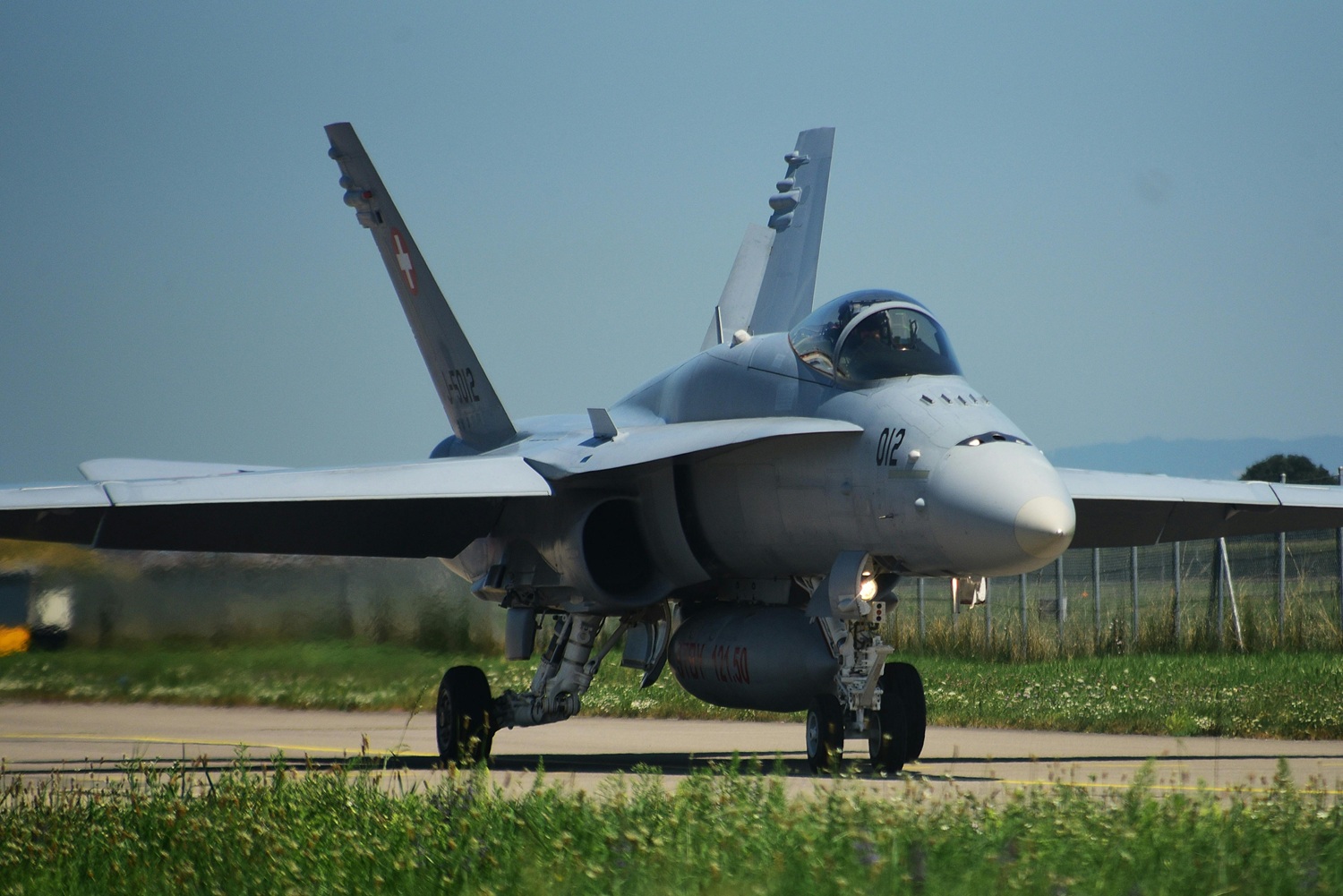 NATO įspėjo Rusiją: eskalacinio pobūdžio oro erdvės pažeidimai privalo liautis