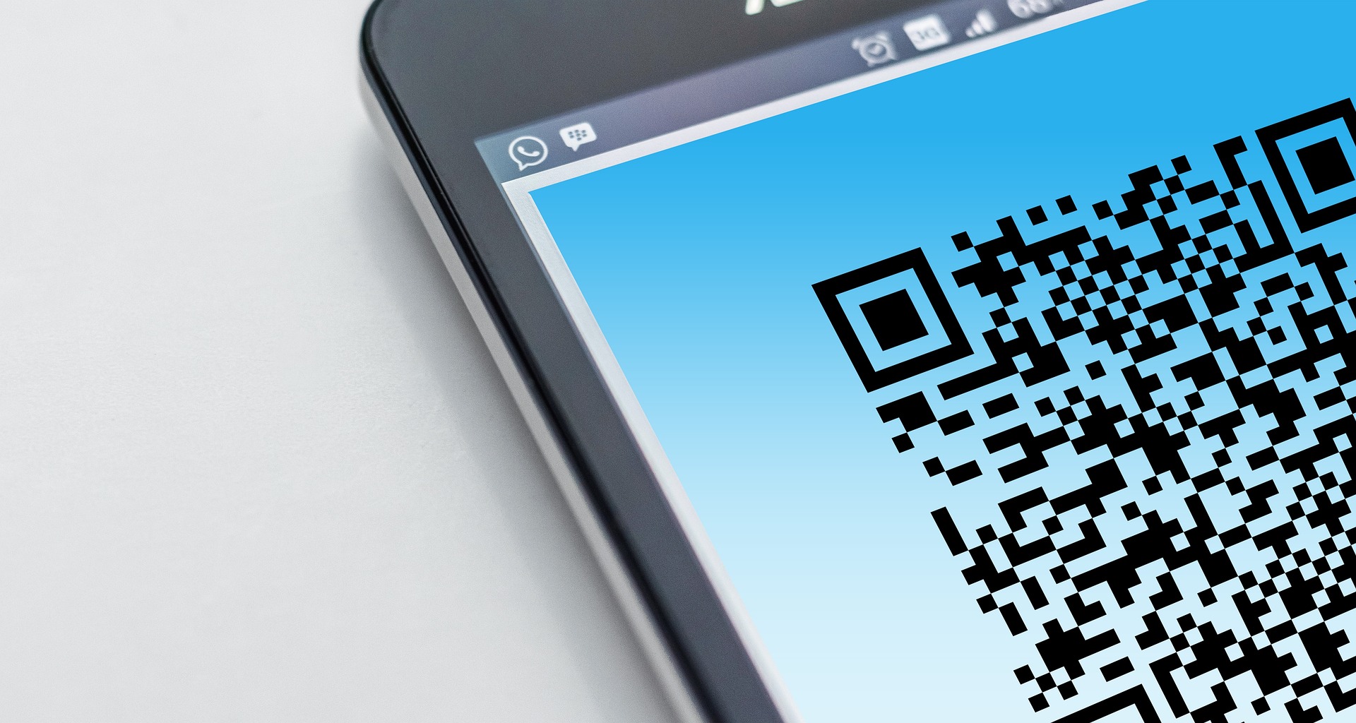 Netikri QR kodai: suaktyvėjo sukčiavimas viešose vietose