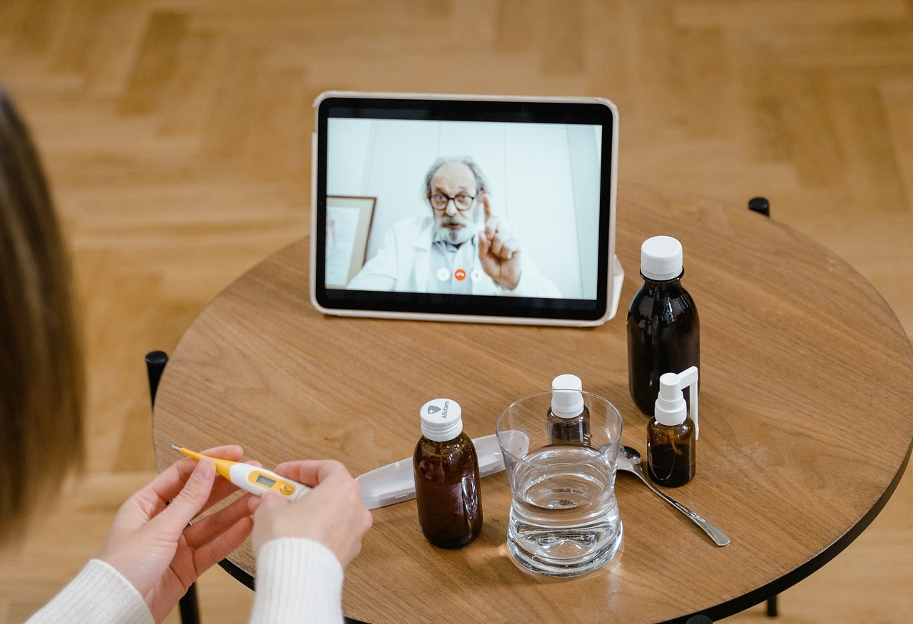 Gydytojai galės konsultuoti iš nutolusios darbo vietos