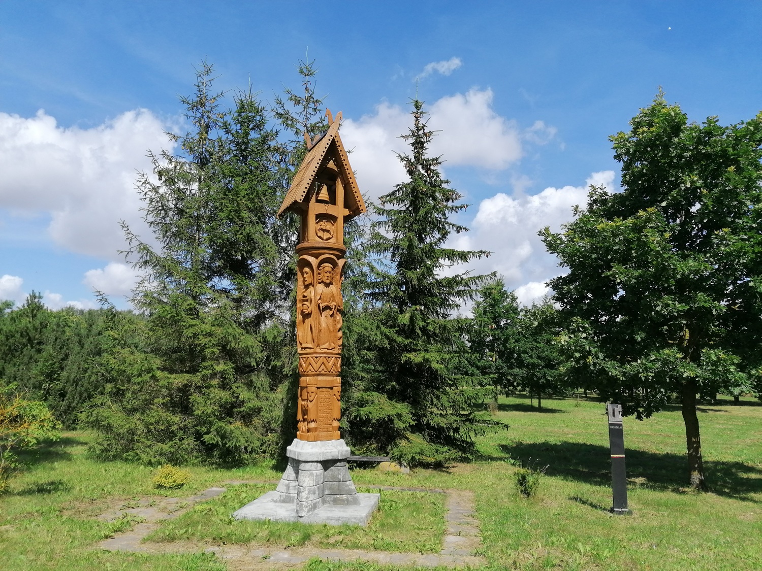 Mažoji sakralinė architektūra prie kelių: nuo ištakų iki reikšmės šiandien