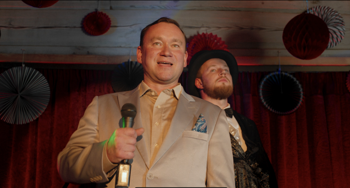 Filme „Milijonieriaus jubiliejus“ suvaidinęs Julius Žalakevičius: „Aš irgi kelsiuosi gyventi į kaimą“