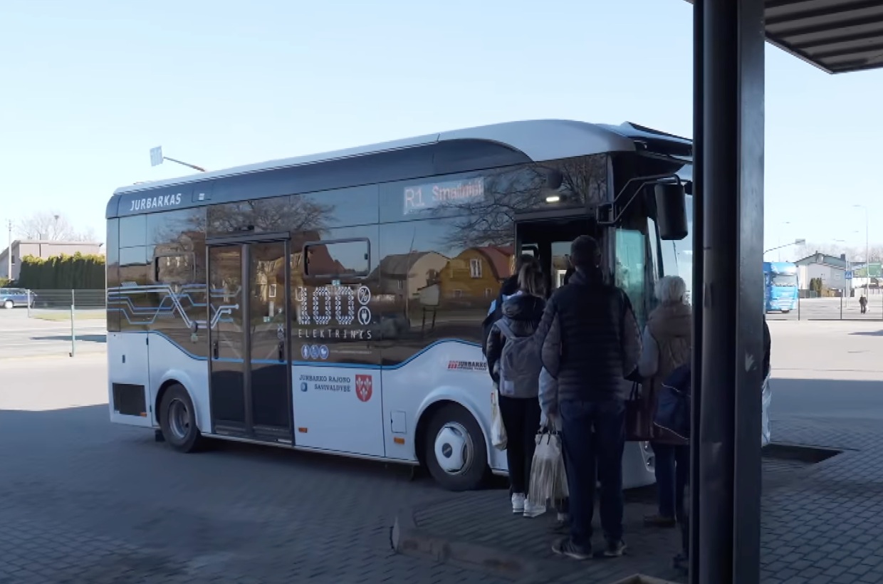 „Noriu dirbti“ griauna logistikos mitus ir parodo, kaip iš tiesų veikia elektriniai autobusai