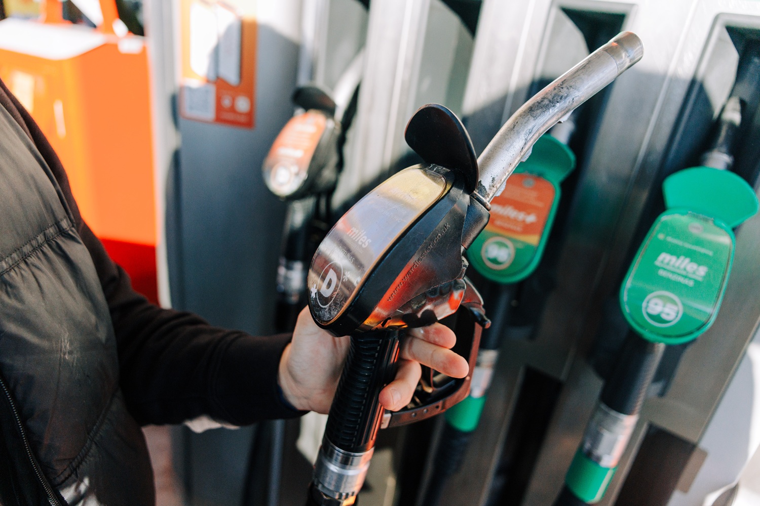 Dėl brangstančio maisto ir degalų vis labiau nerimauja trys iš keturių lietuvių