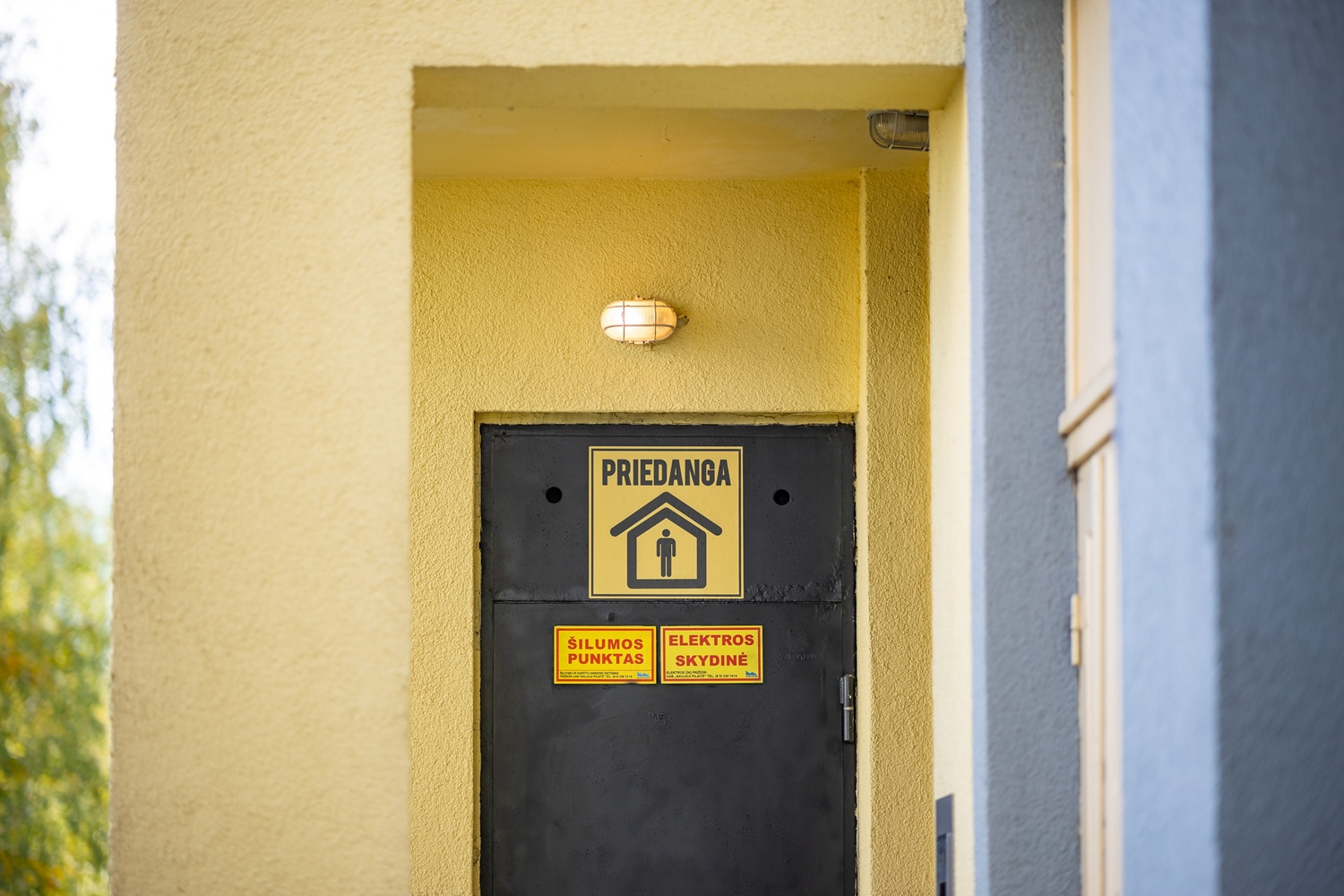 Oro pavojaus signalas priminė tvarką daugiabutyje: kokių taisyklių būtina laikytis