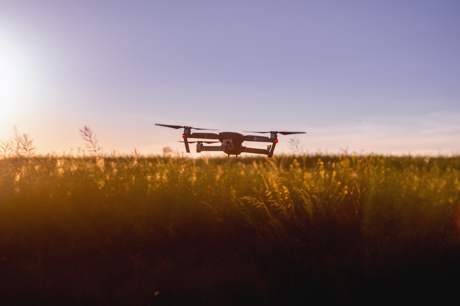 Dronai, dirbtinis intelektas ir išmanieji elektros skaitikliai: kodėl elektronikos inžinerija tampa viena perspektyviausių studijų krypčių?