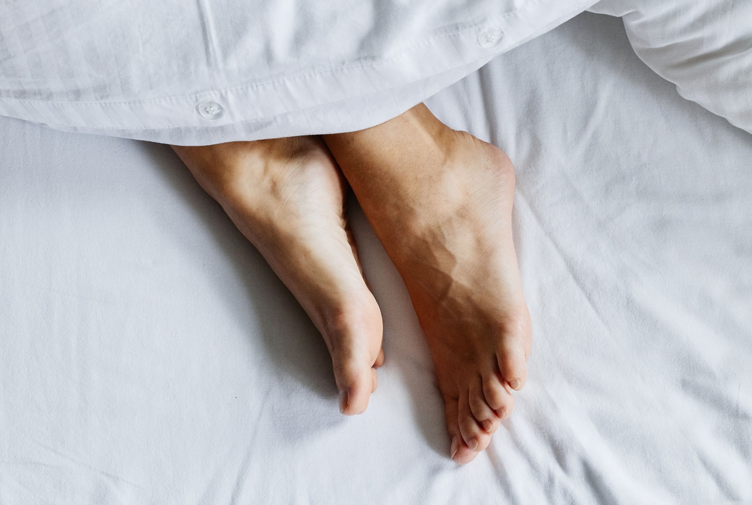 Nemalonų pėdų kvapą sukelia visai ne prakaitas: ką daryti vasarą?