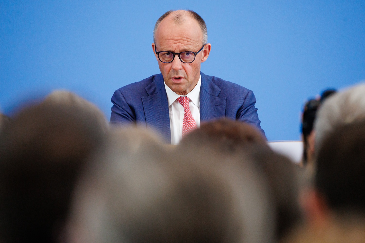 Merzas griežtai kirto MAGA: šalin rankas nuo rinkimų Europoje
