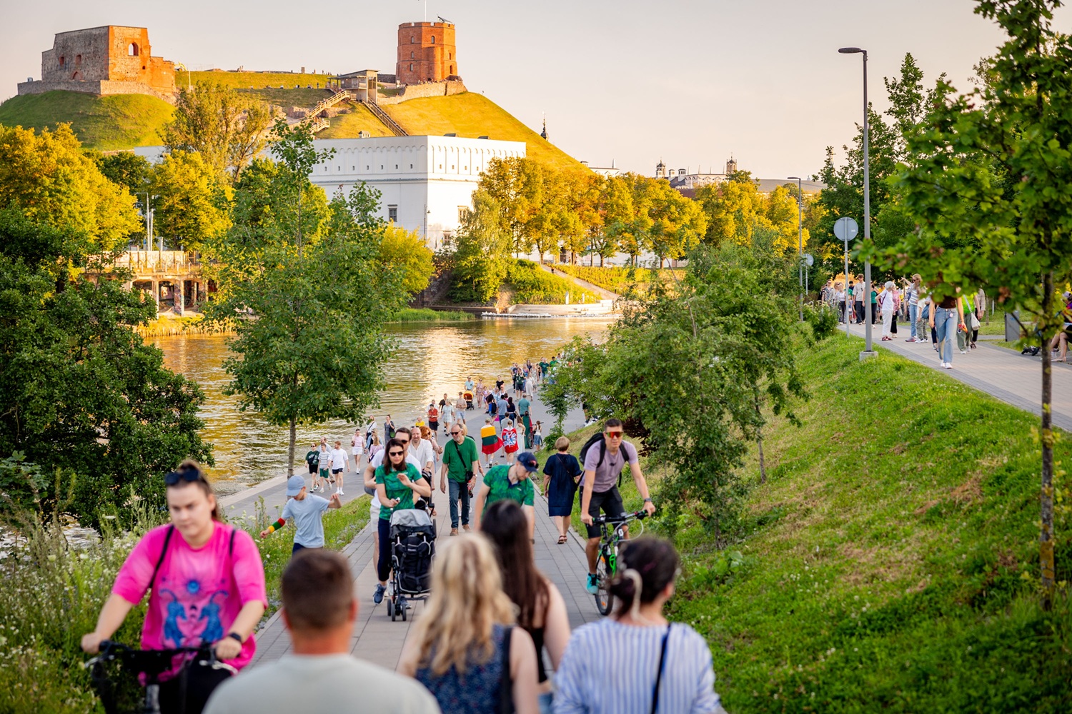 Nauda ekonomikai skaičiuojama milijardais: ar Lietuva galėtų tapti regioniniu DI centru?