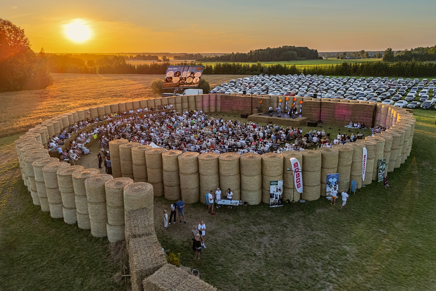 Šiaudų arena – širdžių ir draugų projektas