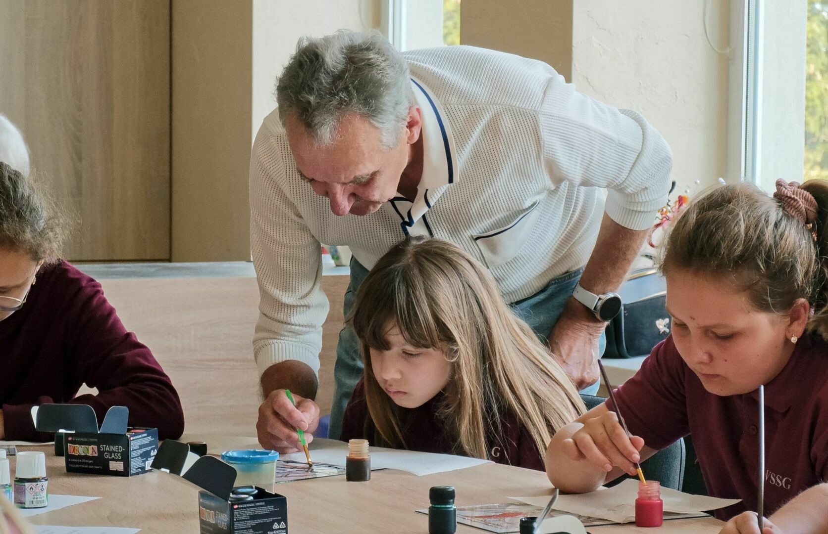 Kai vaikai moko senjorus, o senjorai – vaikus: kodėl skirtingoms kartoms reikia vienai kitų?