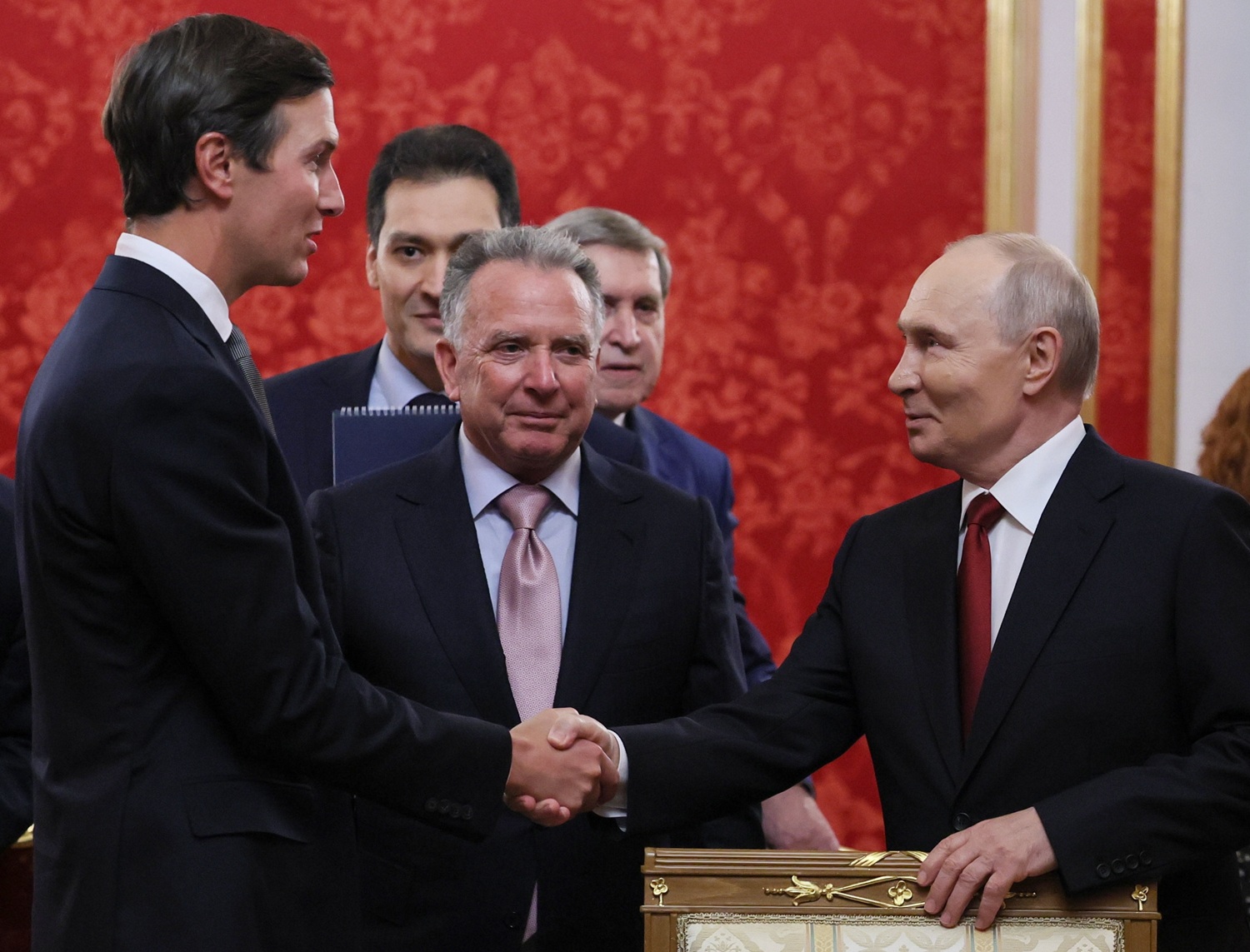 „Bloomberg“: Putino susitikimas su Trumpo pasiuntiniais parodė, kad karas tęsis ir 2027 m.